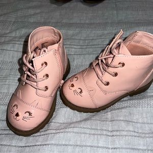 Cat faced pink pattern leather boots